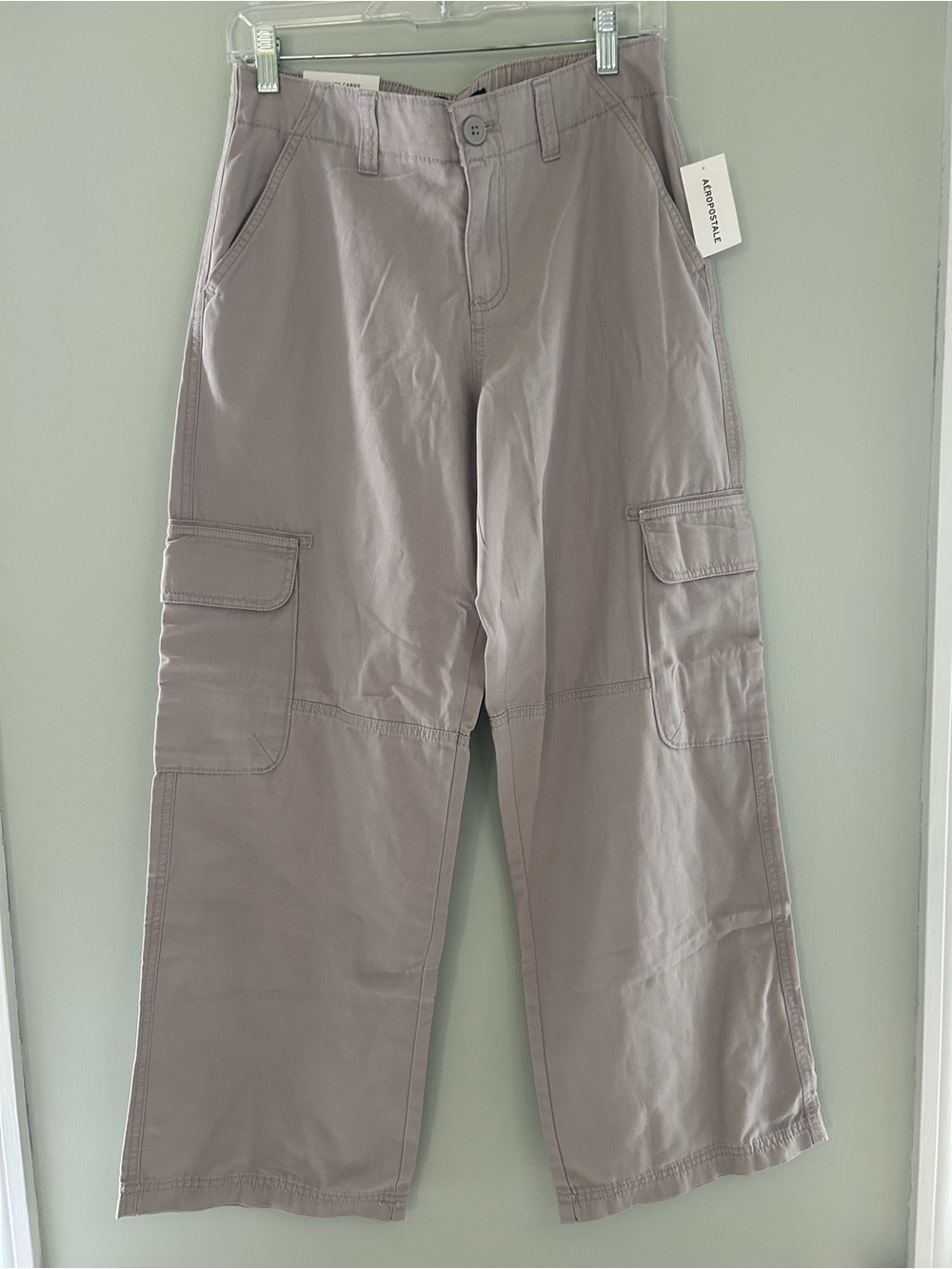 Aeropostale Wide Leg Cargo Pants in Light Taupe small/short